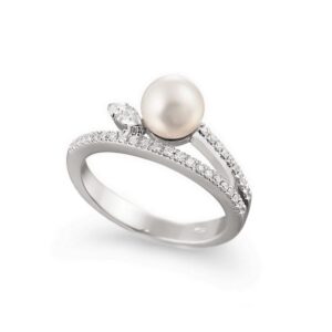 Japanese Pearl Ring in 18K White Gold